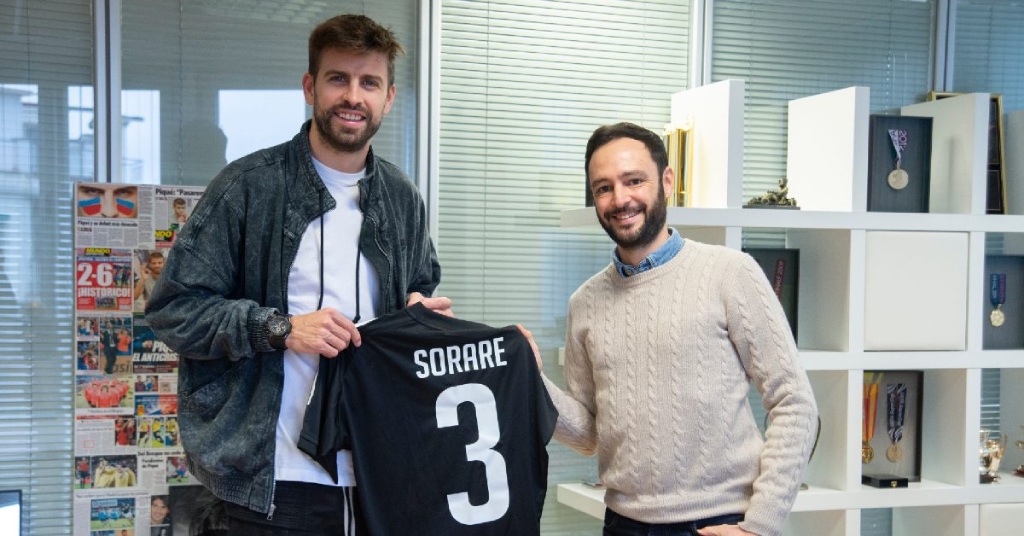 Nicolas Julia (CEO Sorare) mit Gerard Pique